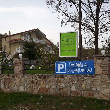 Отель Vila Verd Корча Экстерьер фото