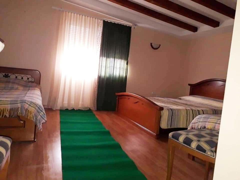 Отель Vila Verd Корча Экстерьер фото