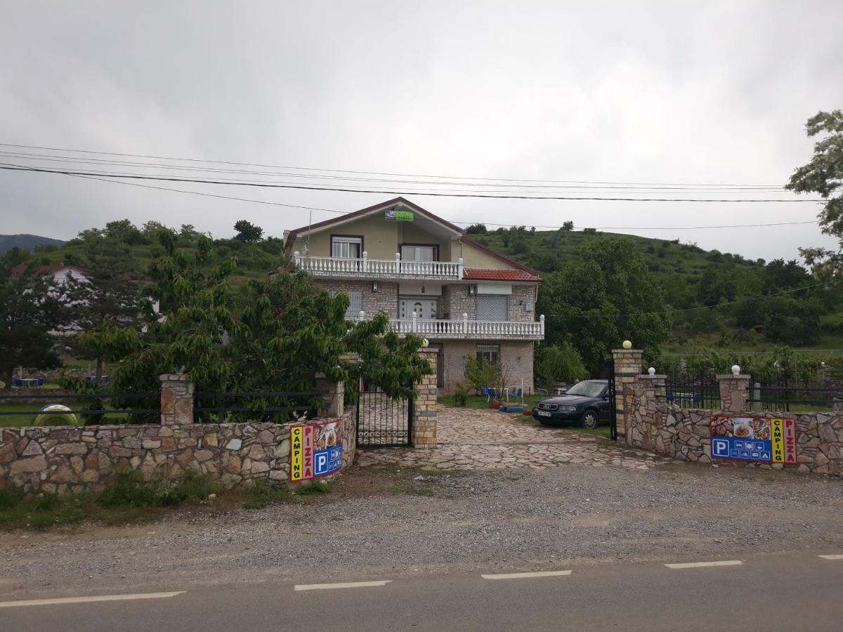 Отель Vila Verd Корча Экстерьер фото